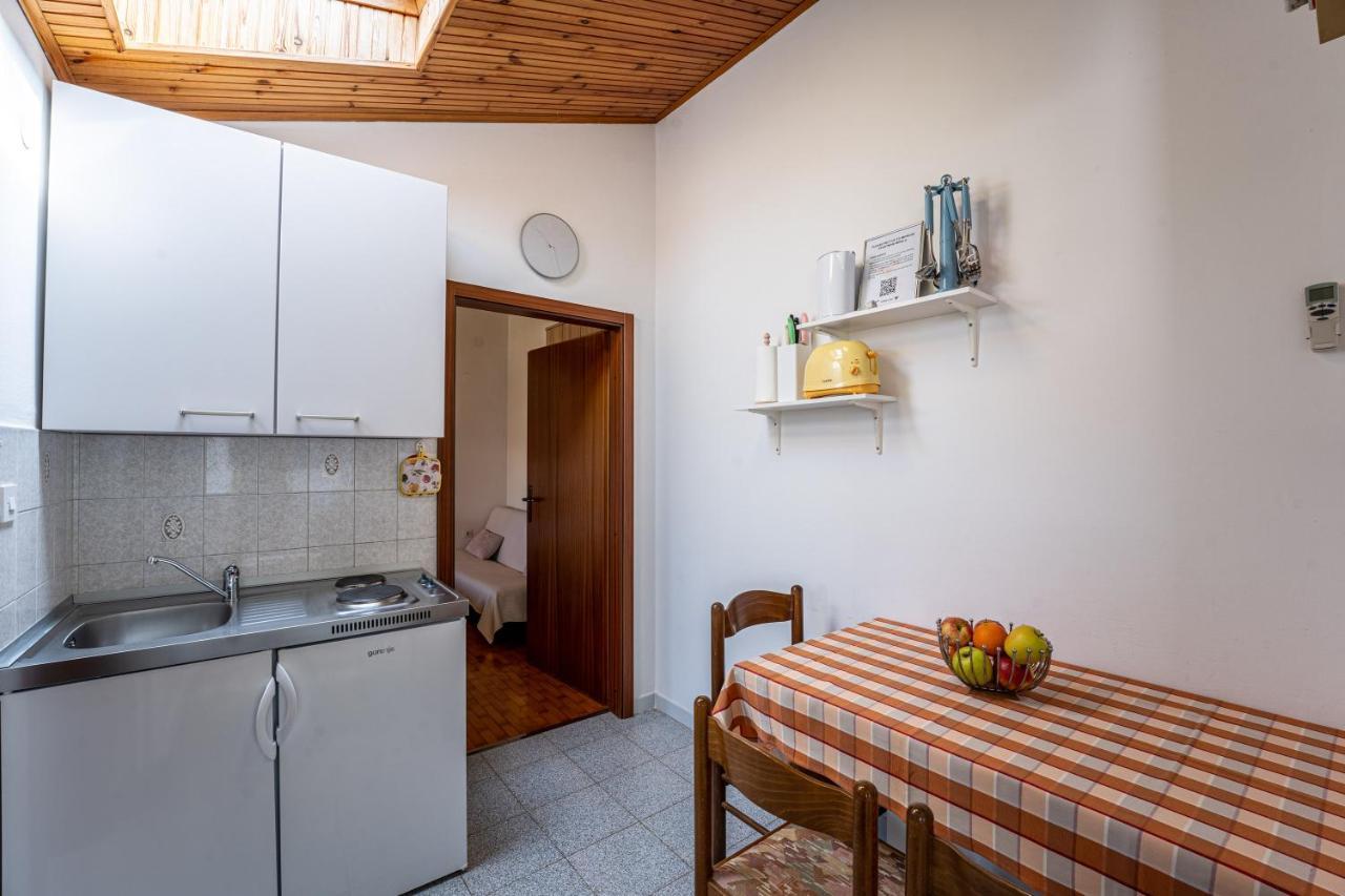 Apartmani Mirela Banjole Buitenkant foto