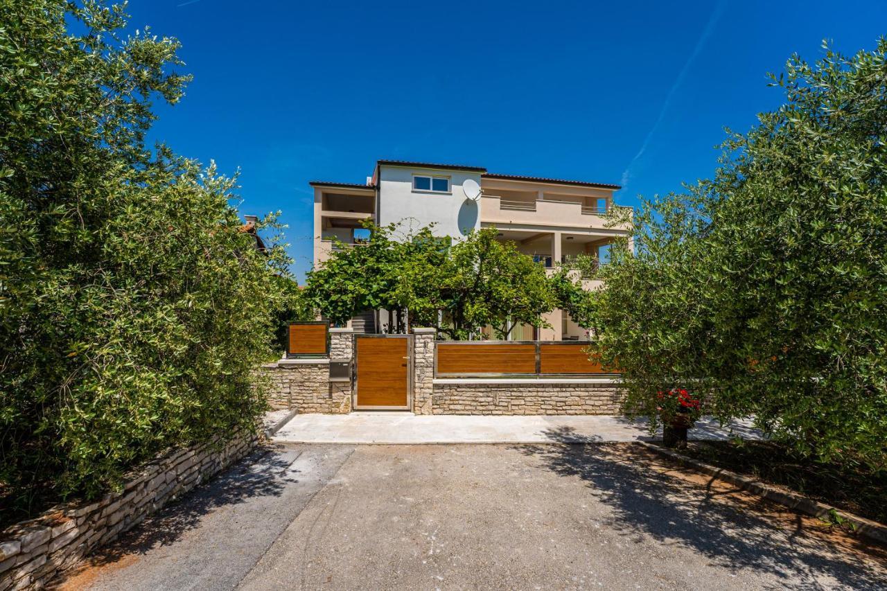 Apartmani Mirela Banjole Buitenkant foto