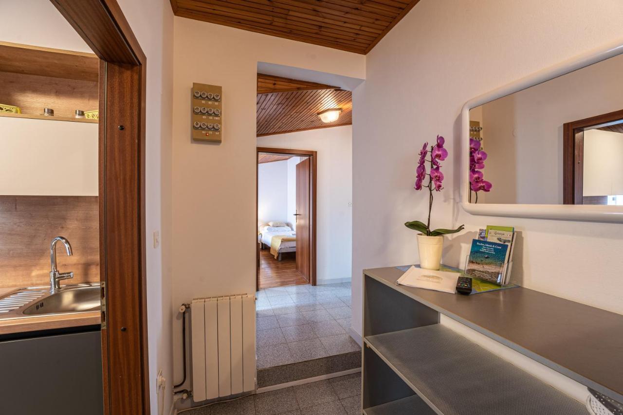 Apartmani Mirela Banjole Buitenkant foto