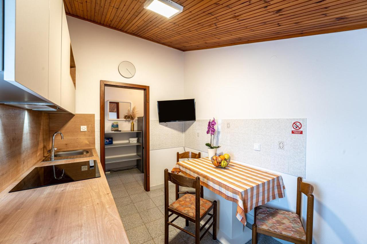 Apartmani Mirela Banjole Buitenkant foto