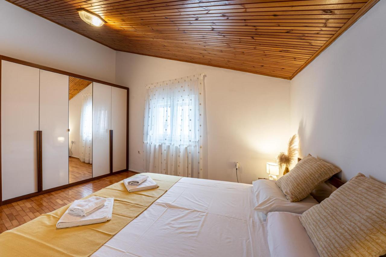 Apartmani Mirela Banjole Buitenkant foto