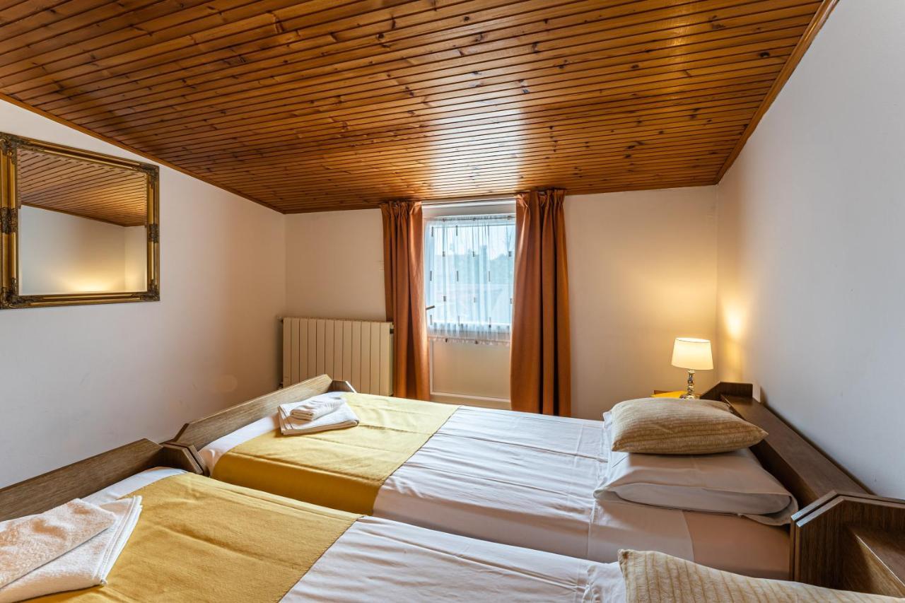 Apartmani Mirela Banjole Buitenkant foto