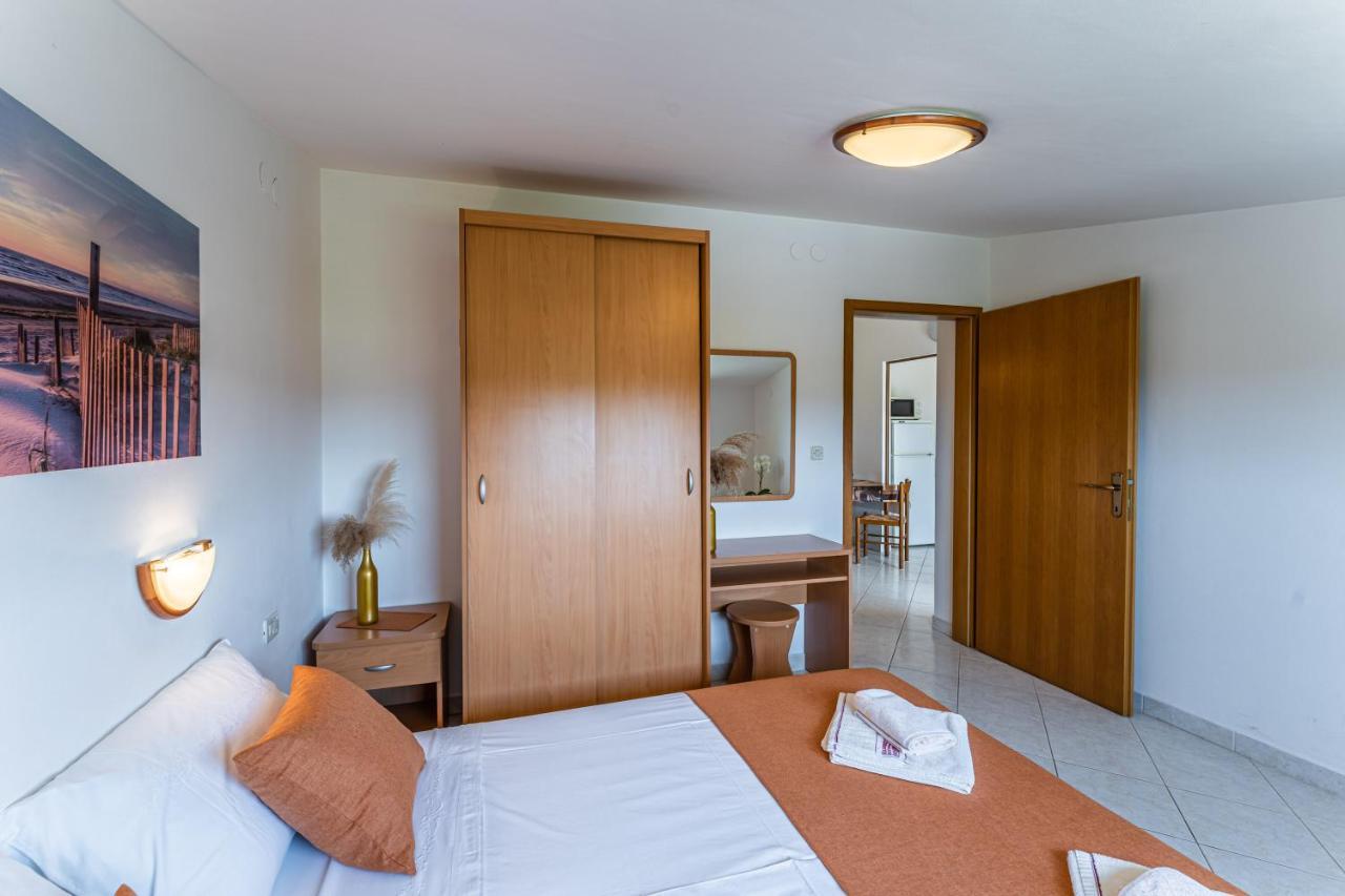 Apartmani Mirela Banjole Buitenkant foto