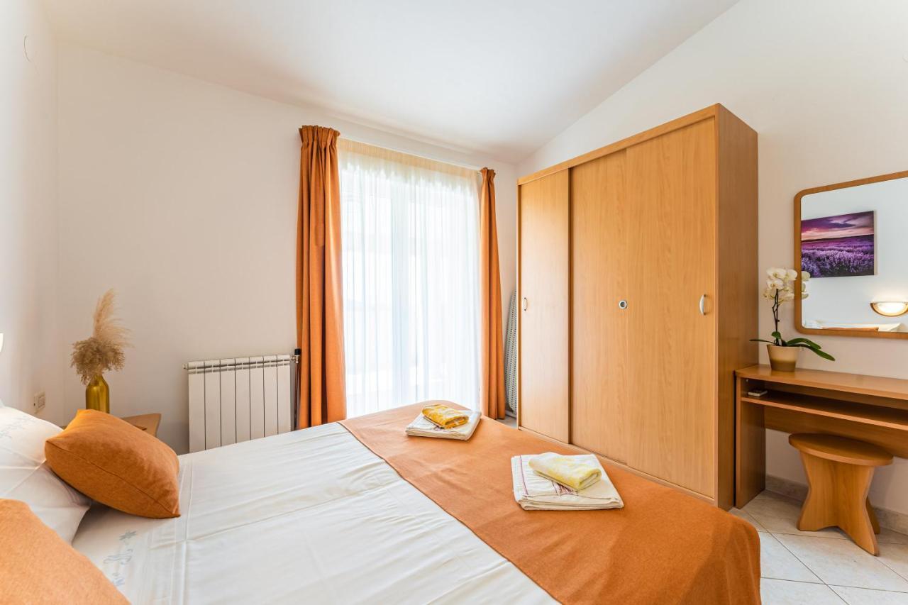 Apartmani Mirela Banjole Buitenkant foto