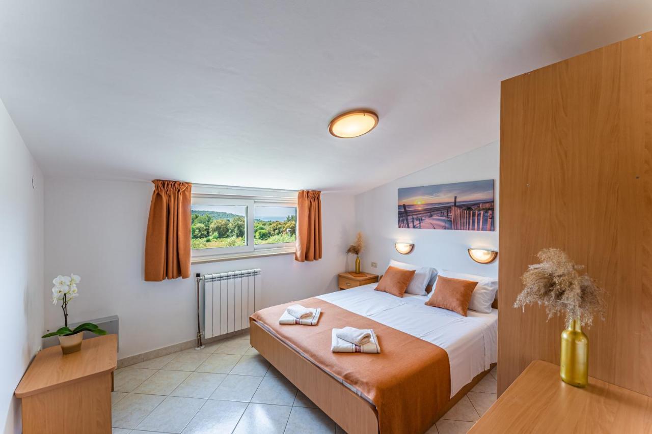 Apartmani Mirela Banjole Buitenkant foto