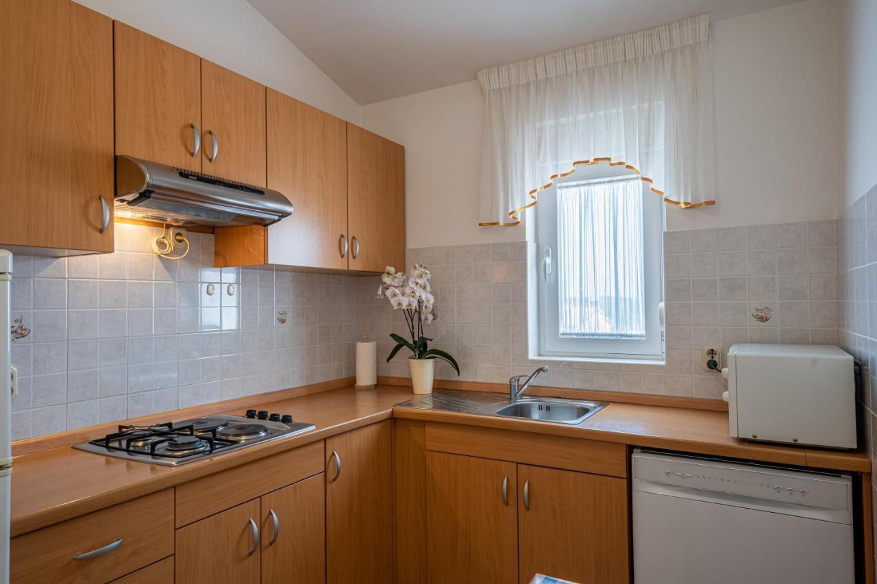 Apartmani Mirela Banjole Buitenkant foto