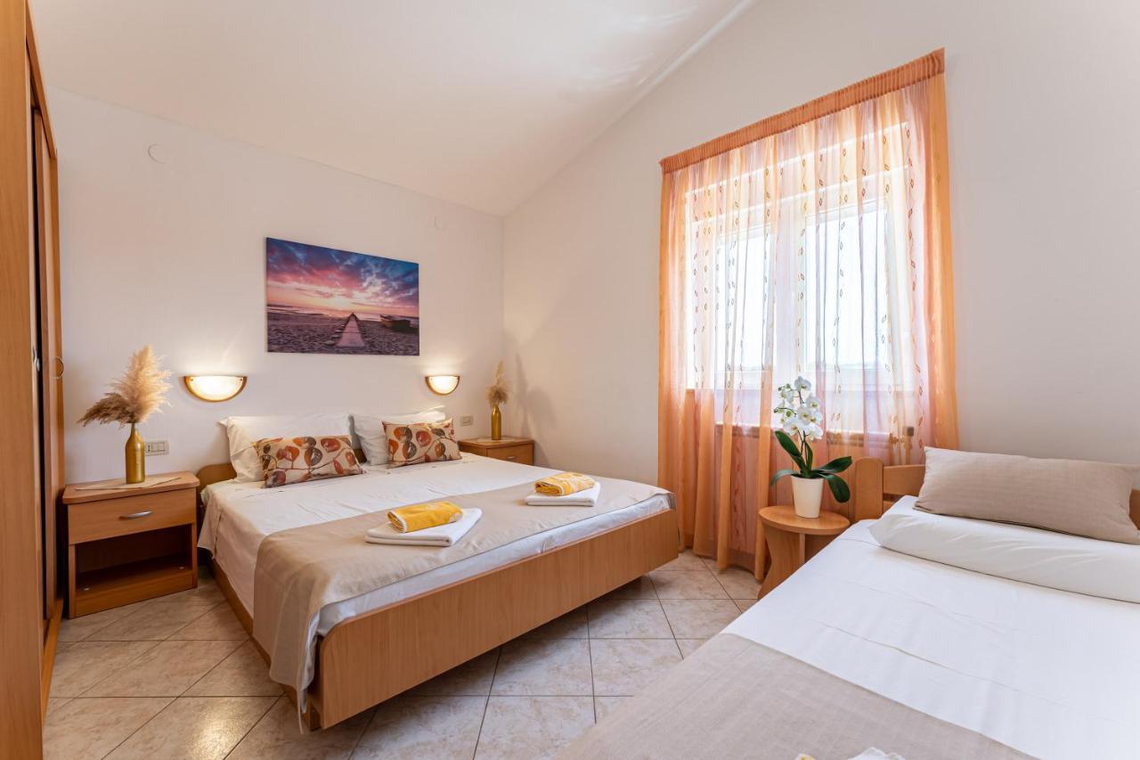 Apartmani Mirela Banjole Buitenkant foto