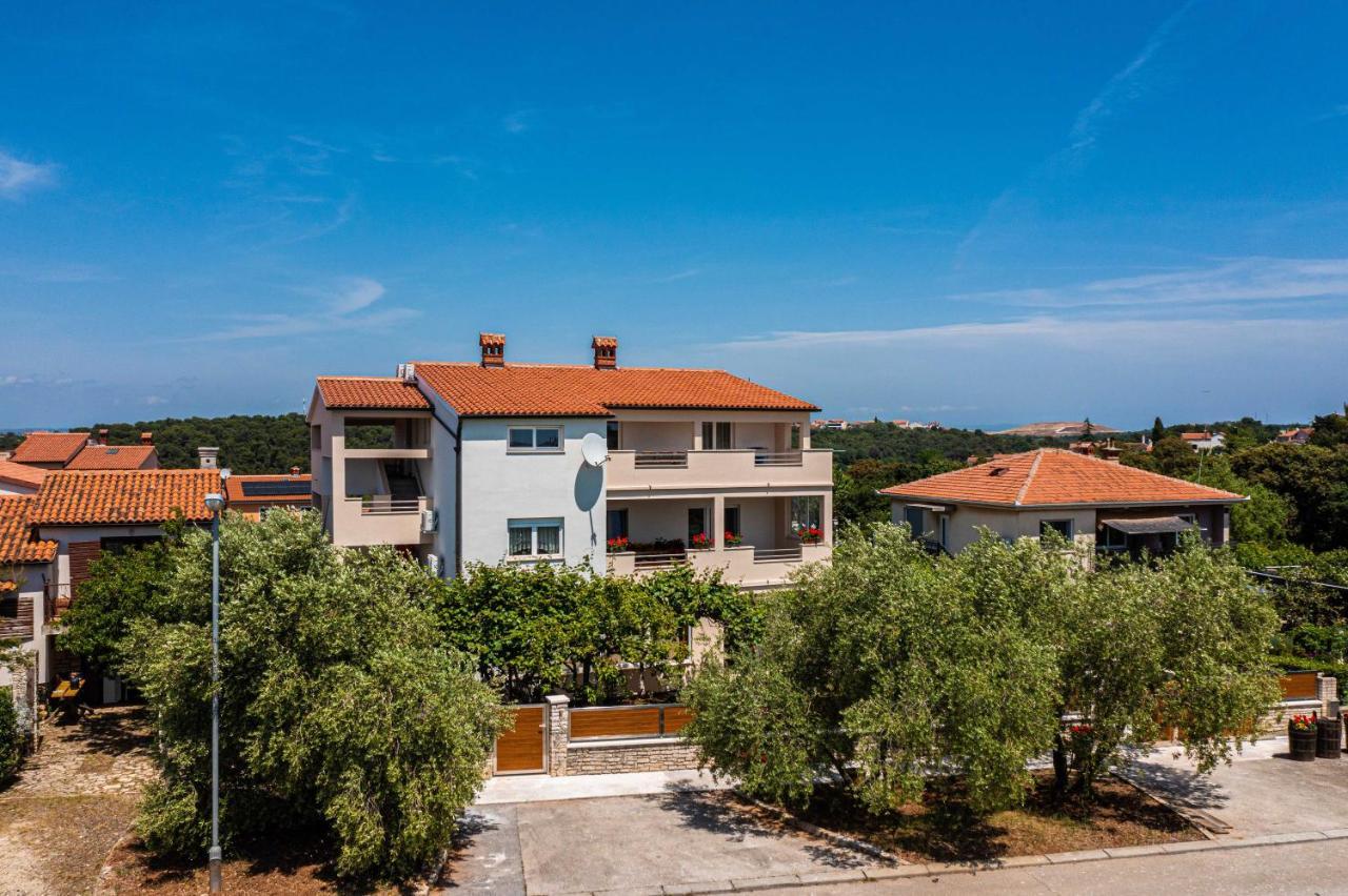 Apartmani Mirela Banjole Buitenkant foto
